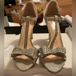 Reesie Rhinestone Sandal /Champagne Women's 6.5M